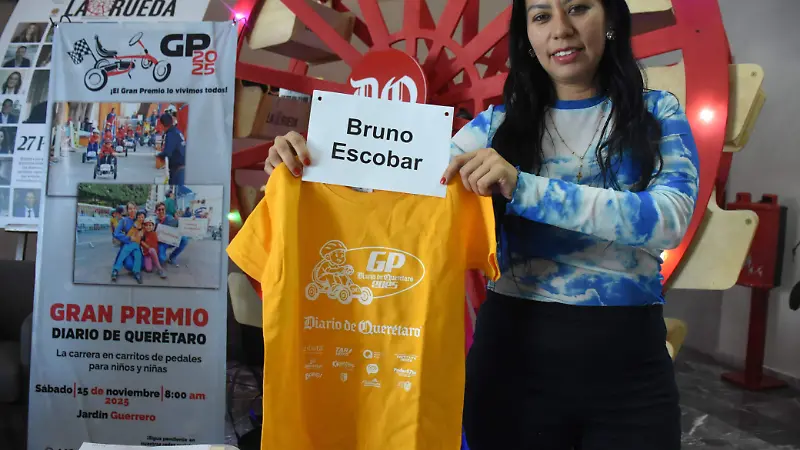 Algunos padres de familia recogieron el kit de sus hijos