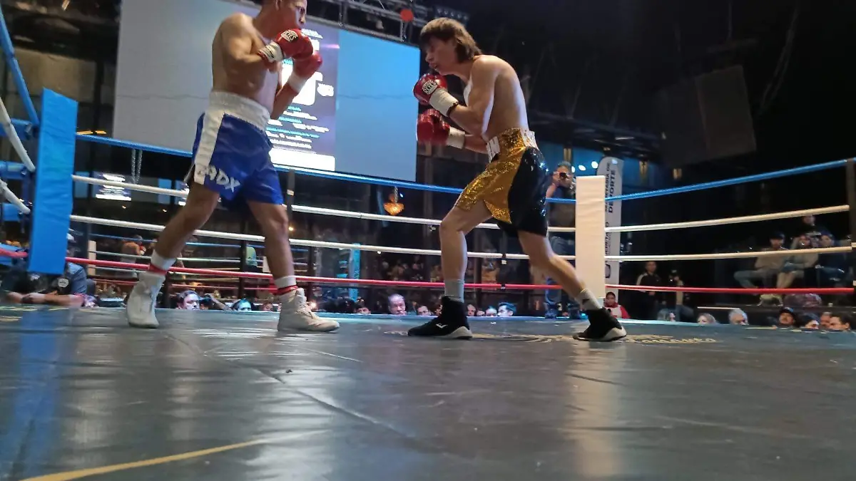 Estrada se midió ante Rivas, en la contienda semiestelar 