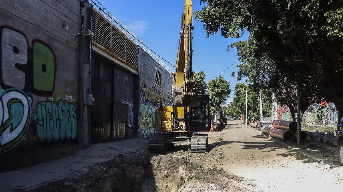 LA OBRA EN LA CALLE OBREROS EN PEÑUELAS