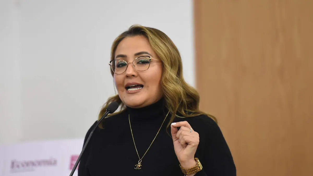 LA LEGISLADORA CLAUDIA DIAZ