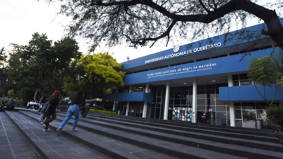 ESTUDIANTES ENTREGARON