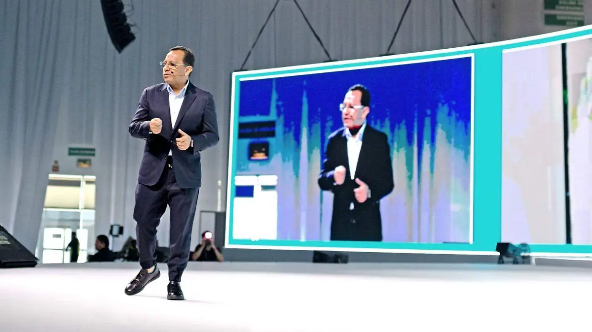 Encabezó el evento Smart + en el Centro de Congresos Querétaro, su fundador, Ernesto Reséndiz.