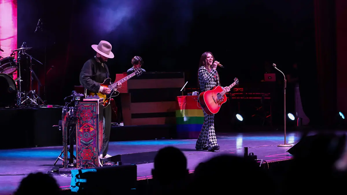 240830_JESSE Y JOY_IS-02