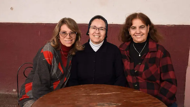 Pilar, Elizabeth y Mary