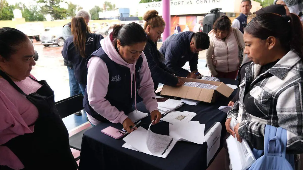 71_273_49403_1950169669_09_10_25__Entrega_SEDESOQ_Tarjetas_Contigo_en_Pedro_Escobedo_5