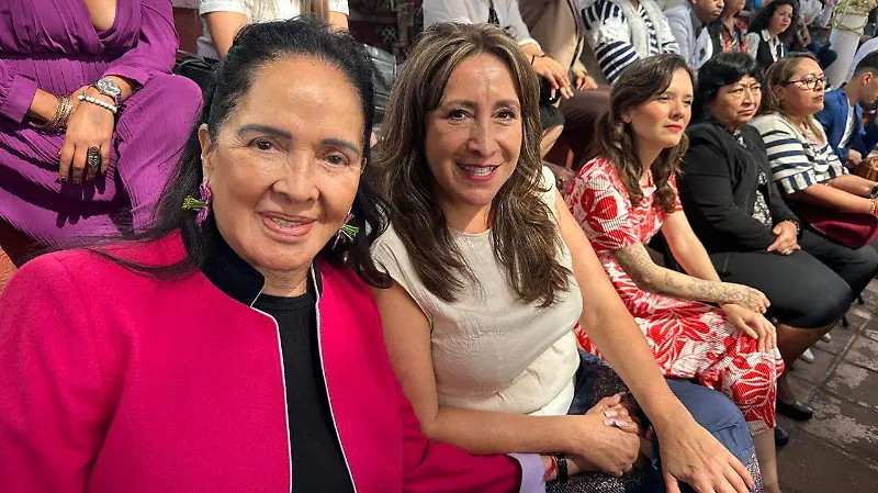 8 MUJERES