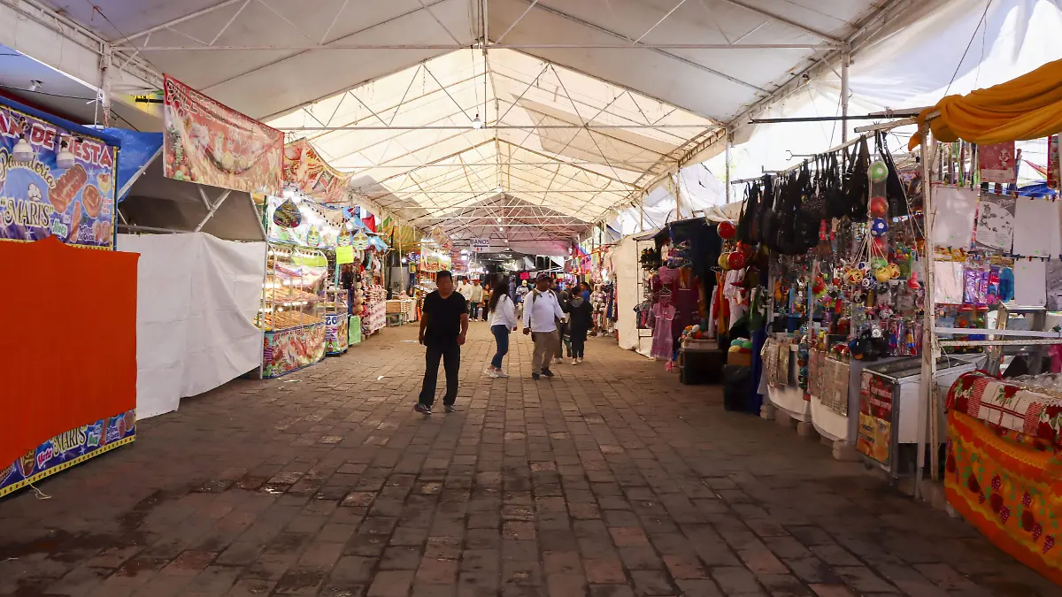 COMERCIANTES ESPERAN