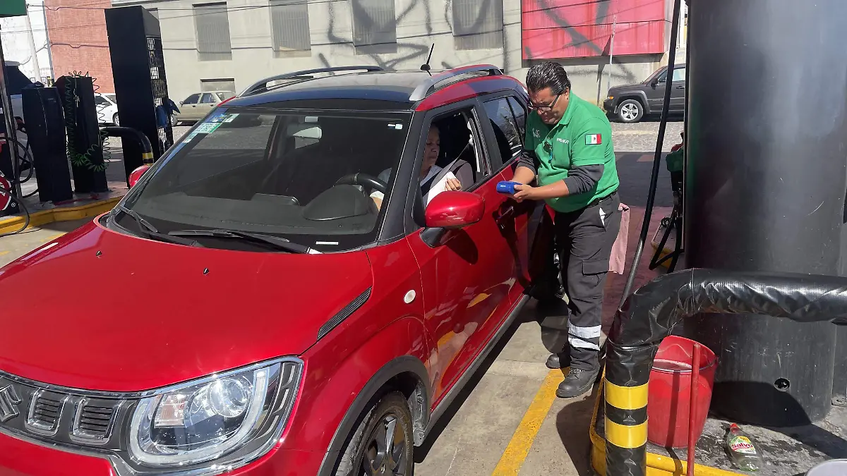 USUARIA GASOLINA PREMIUM