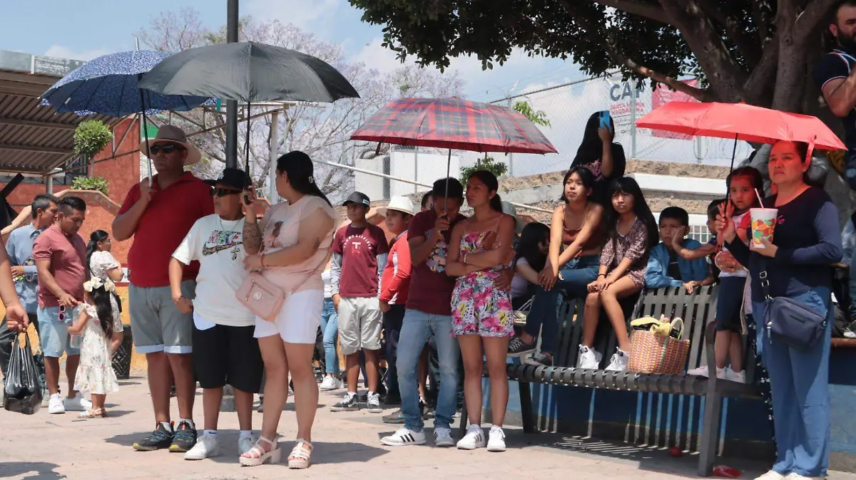 070423_COLOR, GENTE, VIACRUCIS EN SANTA MARÍA MAGDALENA_IS-23