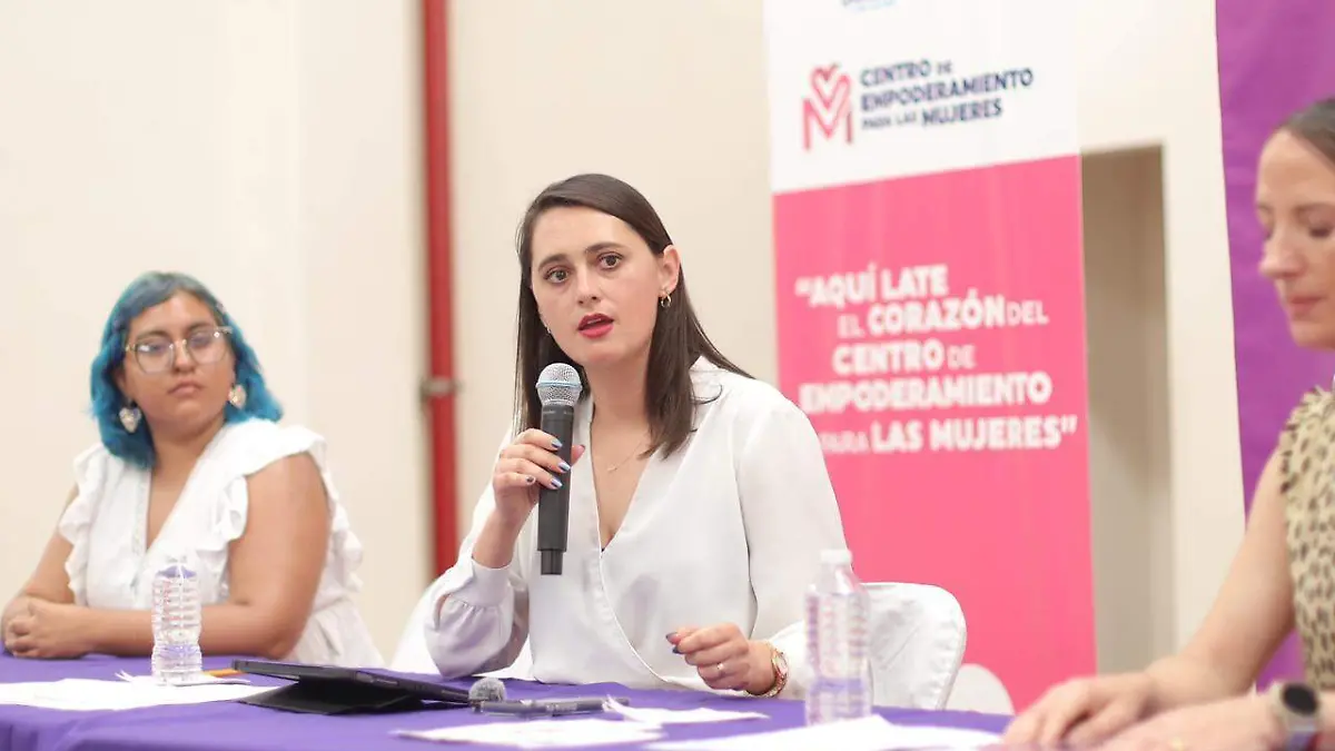 MUJERES PARTICIPAN
