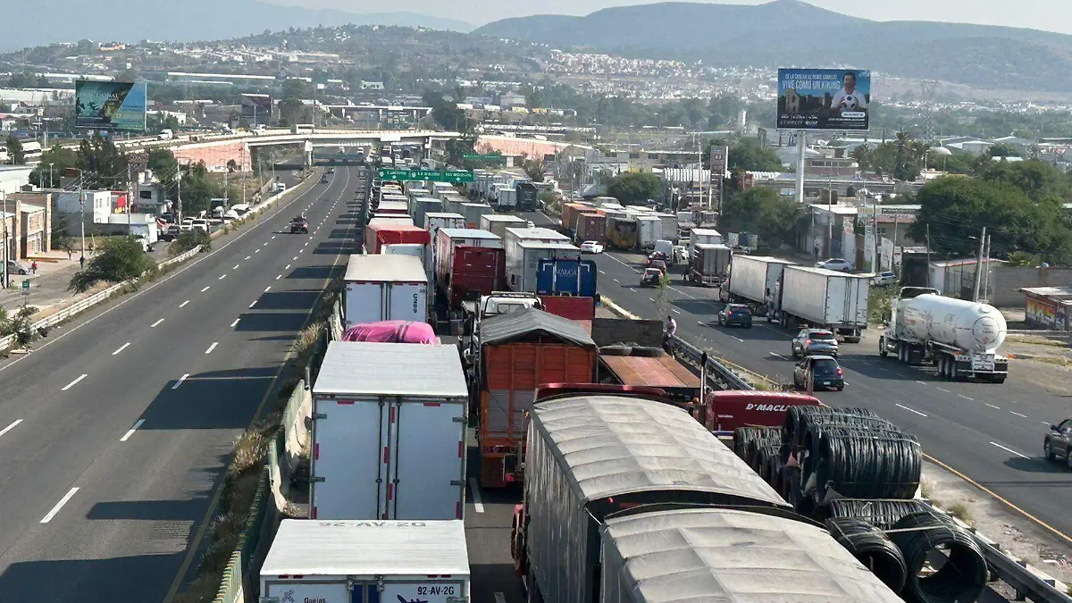 Paran empresas por bloqueo