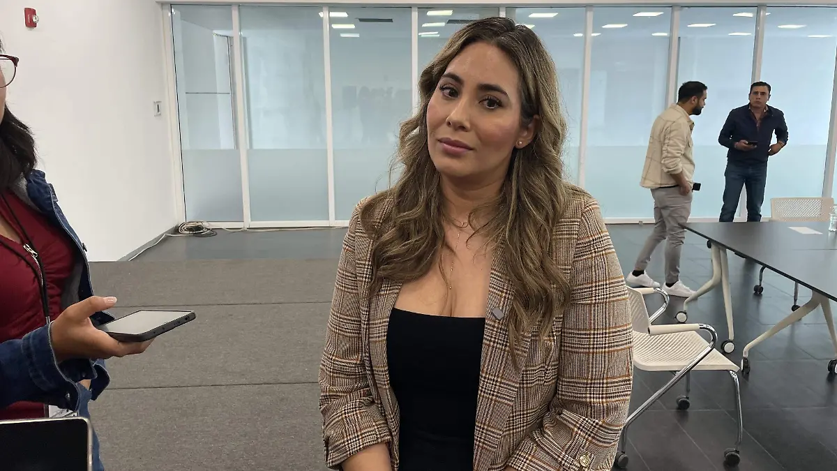 ANDREA TOVAR