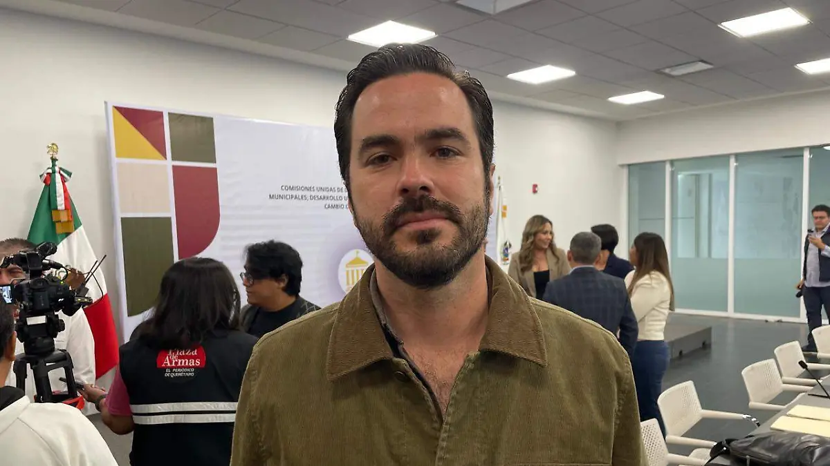 MAURICIO CARDENAS