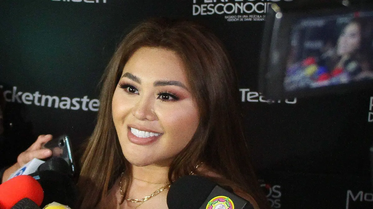 846058_Stephanie Salas en Perfectos Desconocidos_impreso