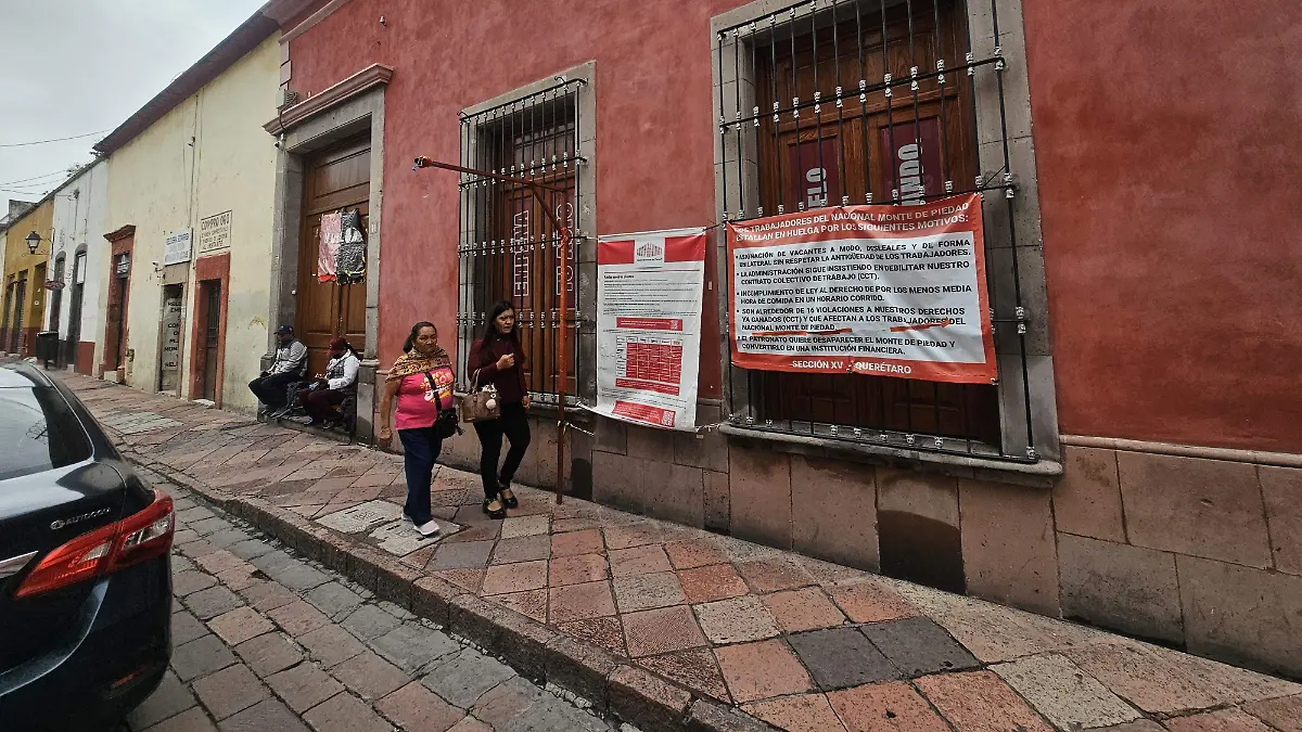 TRABAJADORES MANTIENEN