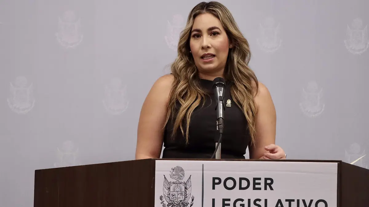 ANDREA TOVAR