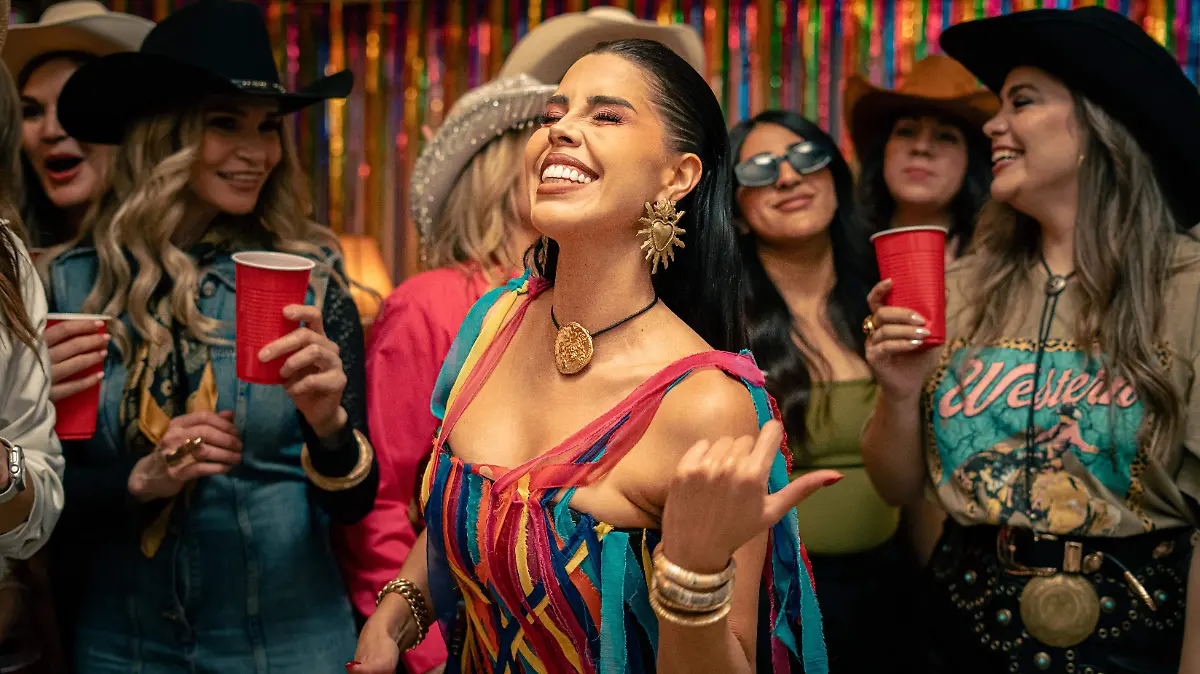 Adriana Ríos - La Piñata - Foto4