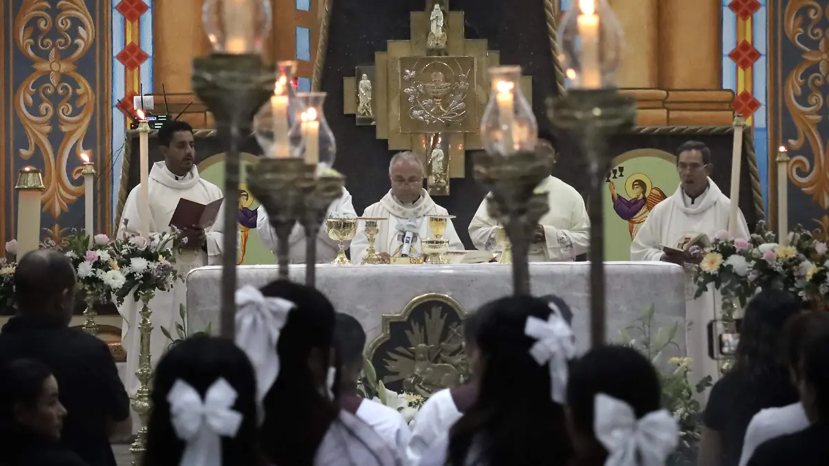 MONSEÑOR CELEBRO