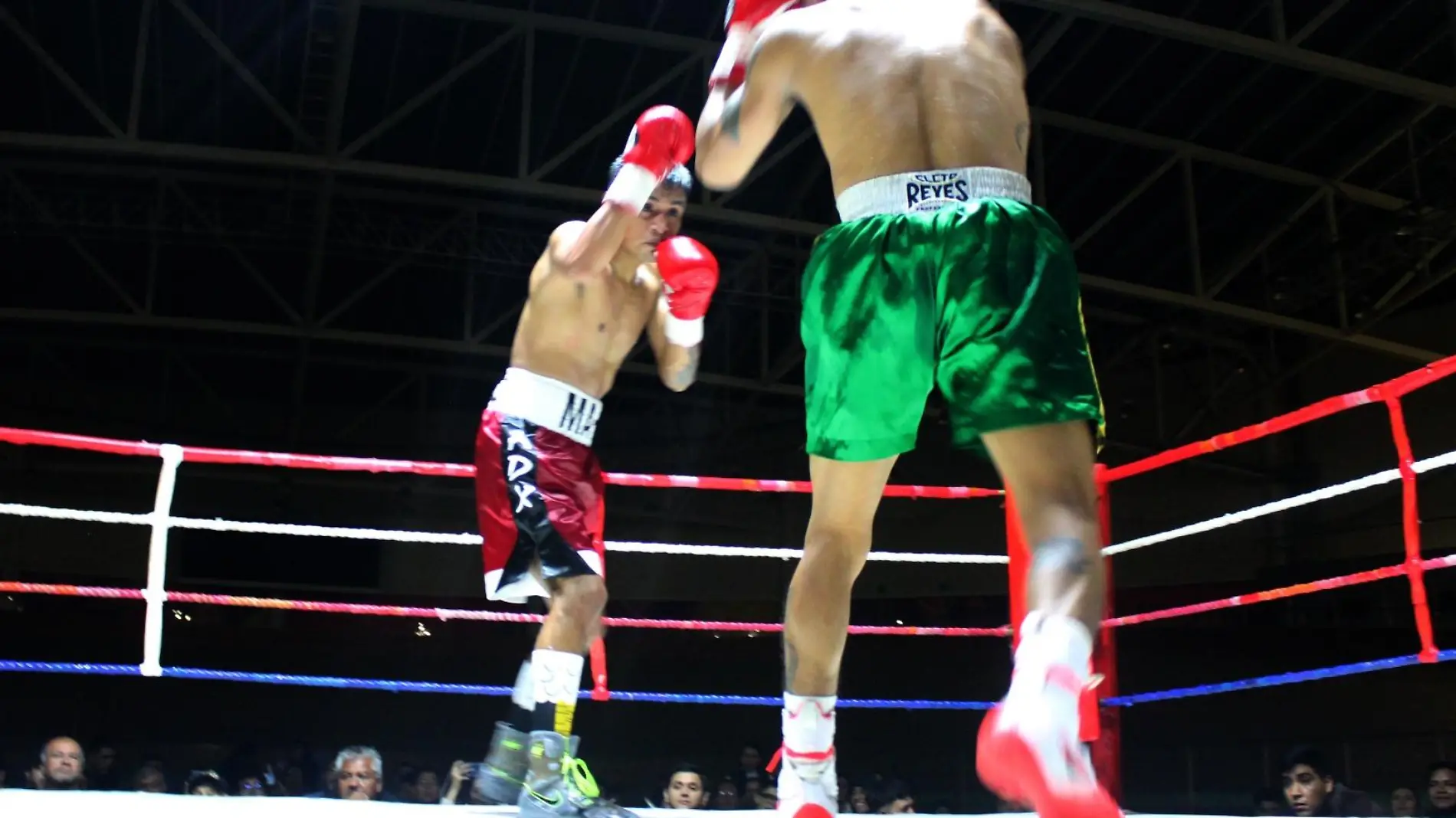 El boxeador xalapeño Miguel Ángel Rodríguez en el Velódromo Internacional de Xalapa