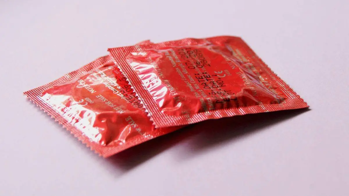 red-condoms-849407_1280