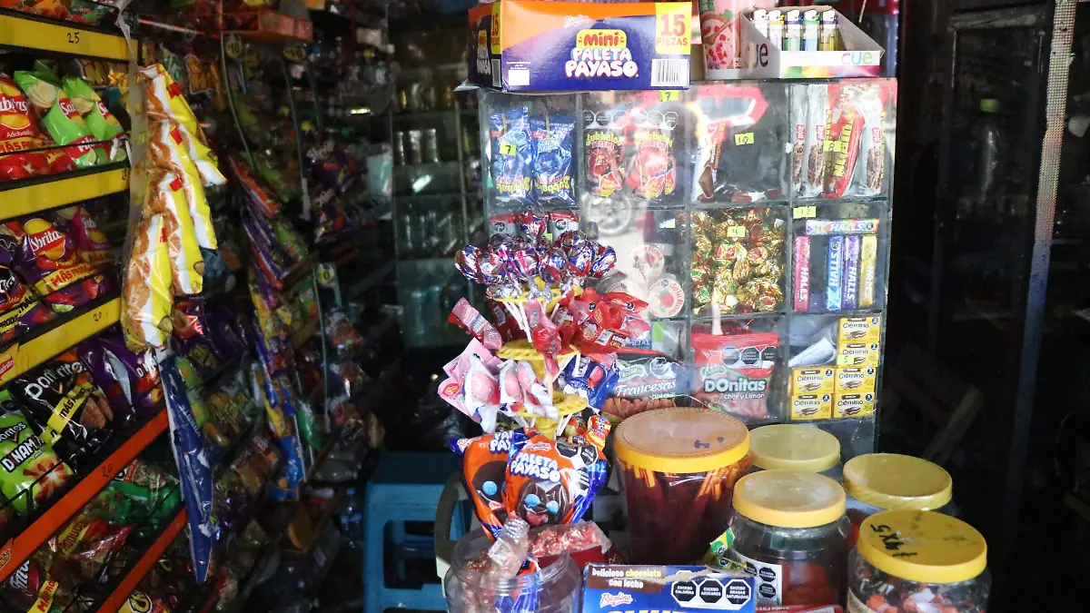 Escuelas de Veracruz siguen vendiendo comida chatarra pese a la ley