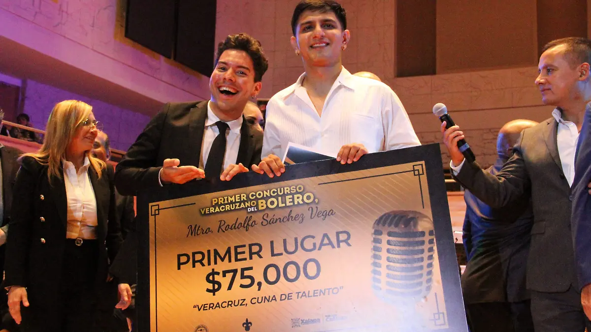 Vibran xalapeños con exitoso primer concurso de boleros