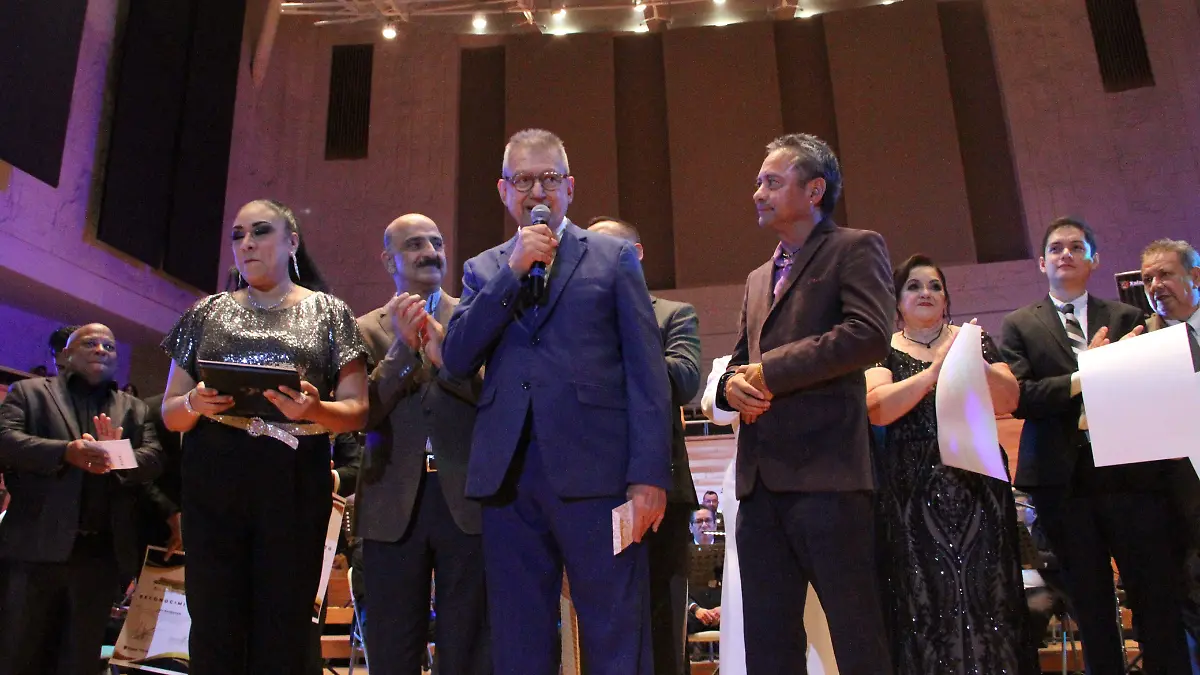 Vibran xalapeños con exitoso primer concurso de boleros