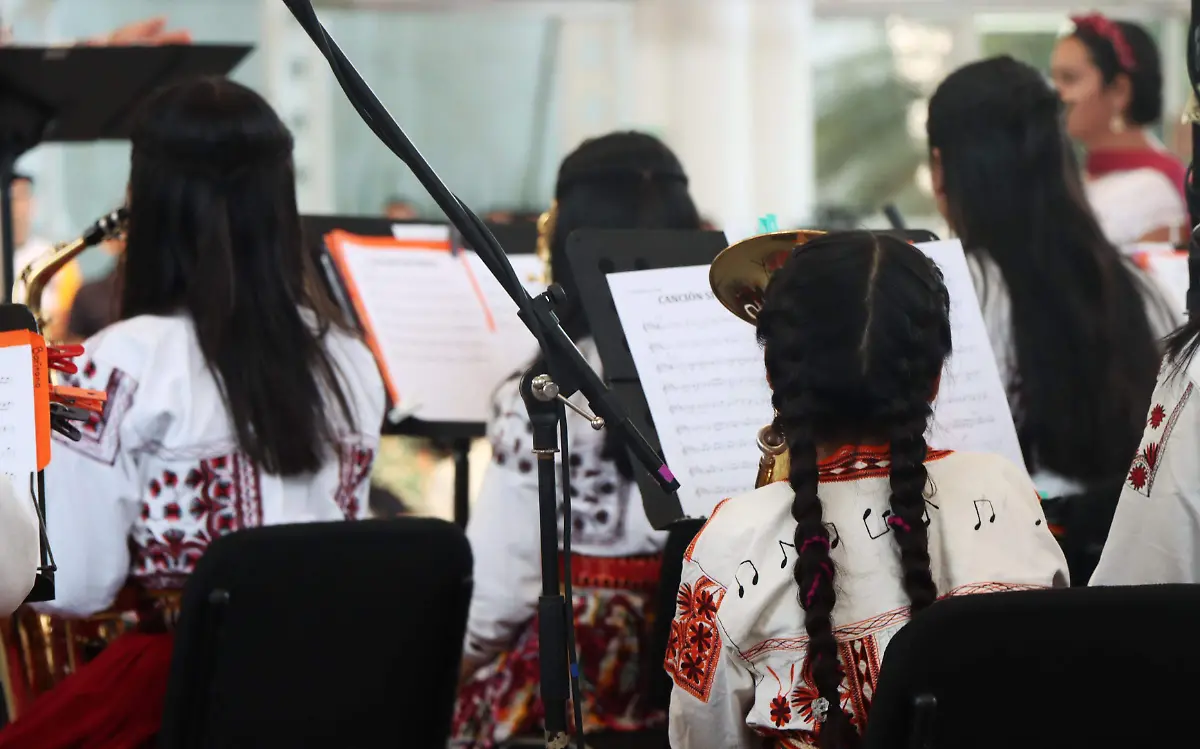Mujeres del Viento Florido-Banda femenil oaxaqueña-Kaná02