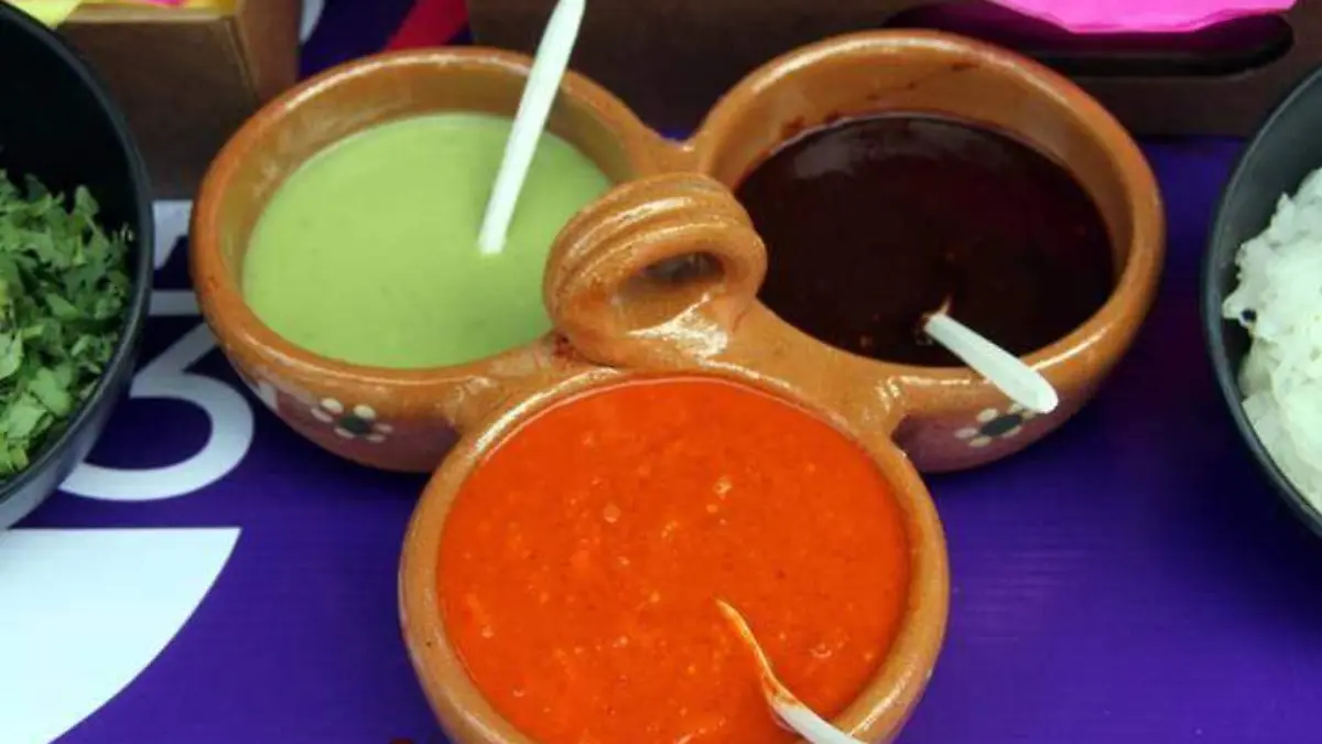 ¿Roja, verde o chile seco- ¡Las salsas!, imperdibles en Festival del Pambazo