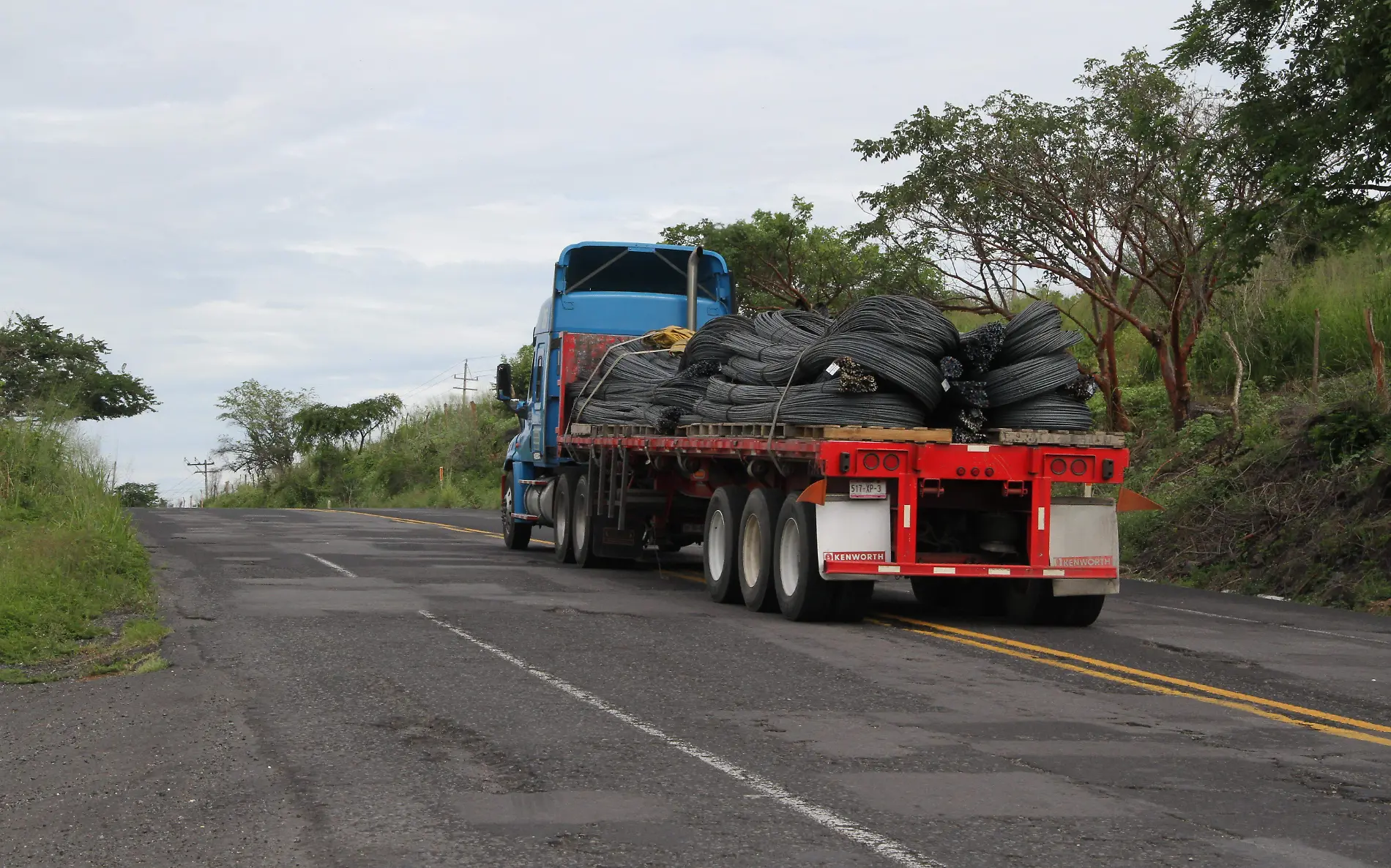 Urge cambiar materiales para construir carreteras y evitar daños por lluvias en Veracruz