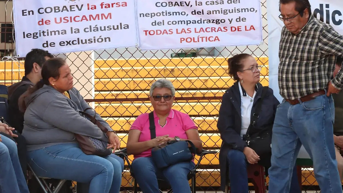 Protesta de trabajadores sindicalizados del Cobaev en la SEV