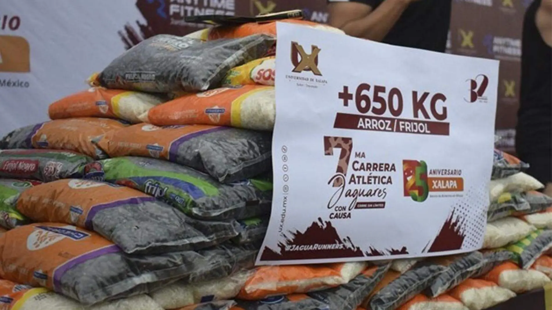 Carrera Atlética Jaguares en Xalapa logra recaudar más de 650 kilos de frijol y arroz