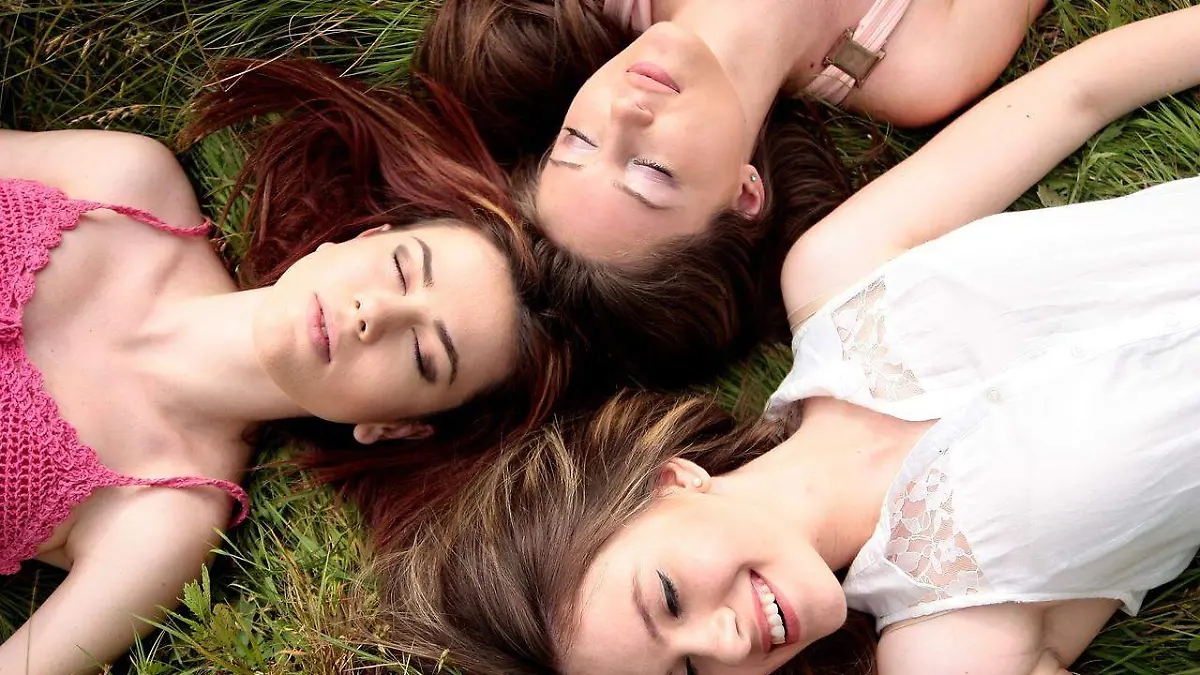 women-1487825_1280