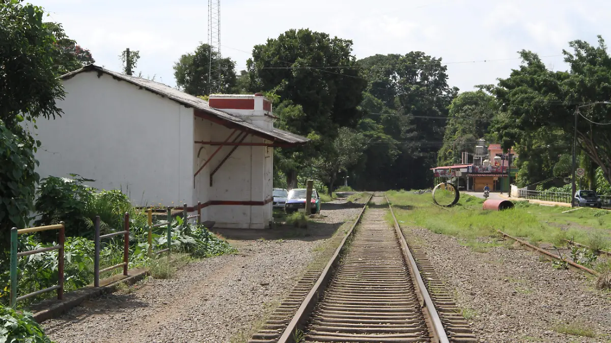 Xalapeños añoran el tren y encuentran ventaja ante el tráfico; “nos molesta más el ruido de miles de autos”