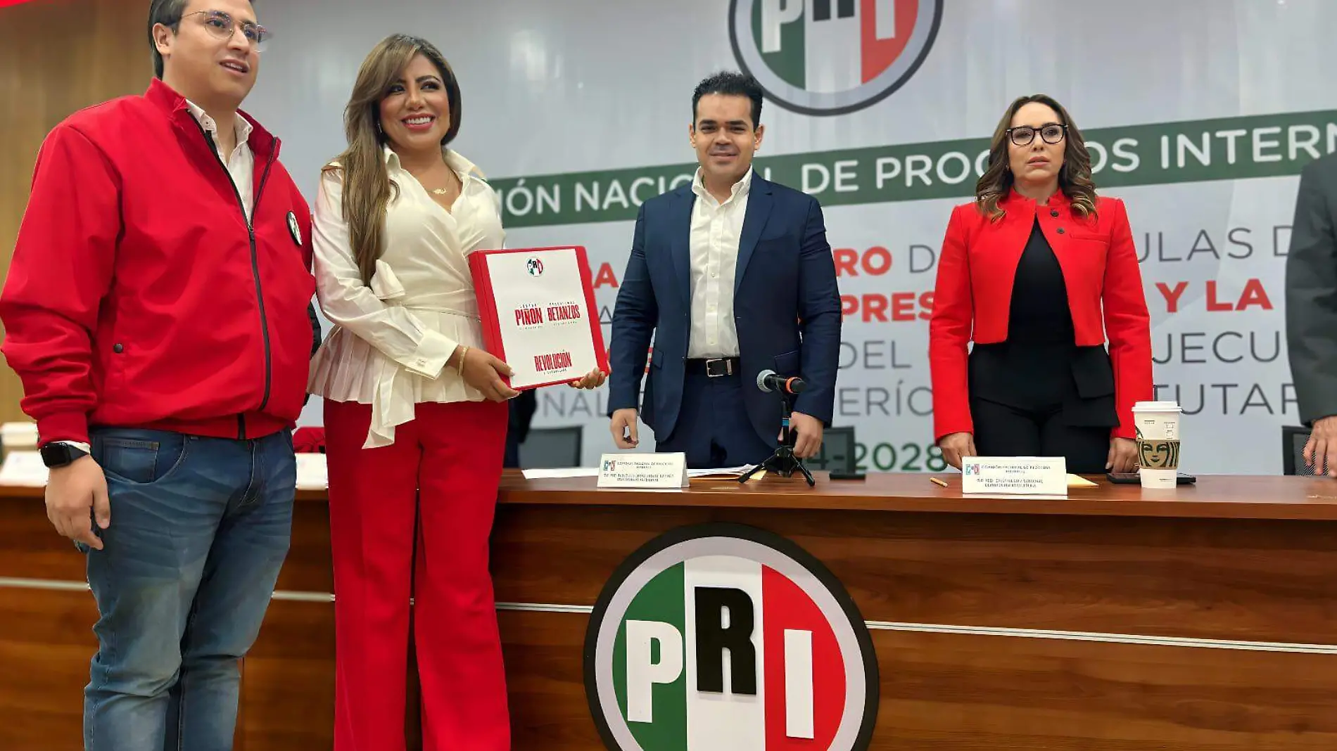 Lorena Piñón busca dirigencia nacional del PRI; registró fórmula con Cuauhtémoc Betanzos