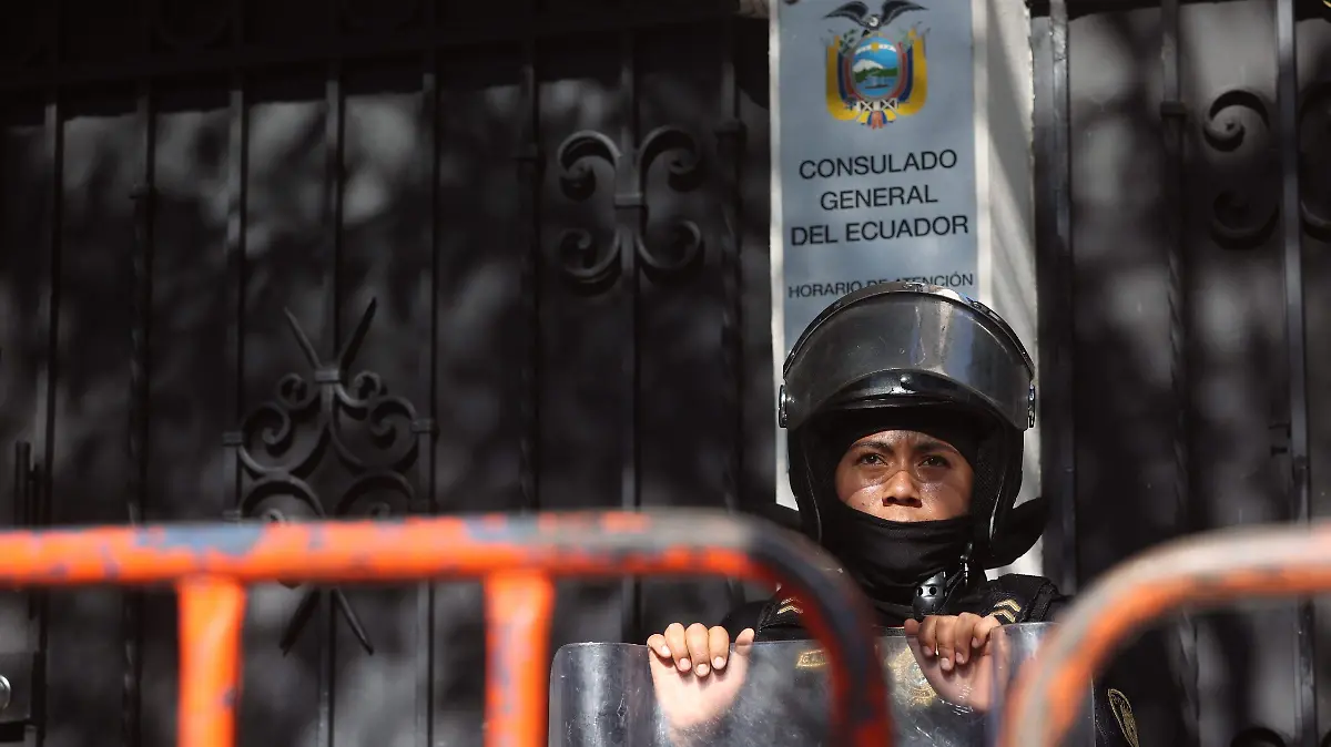 974881_Protesta Embajada Ecuador-4_impreso