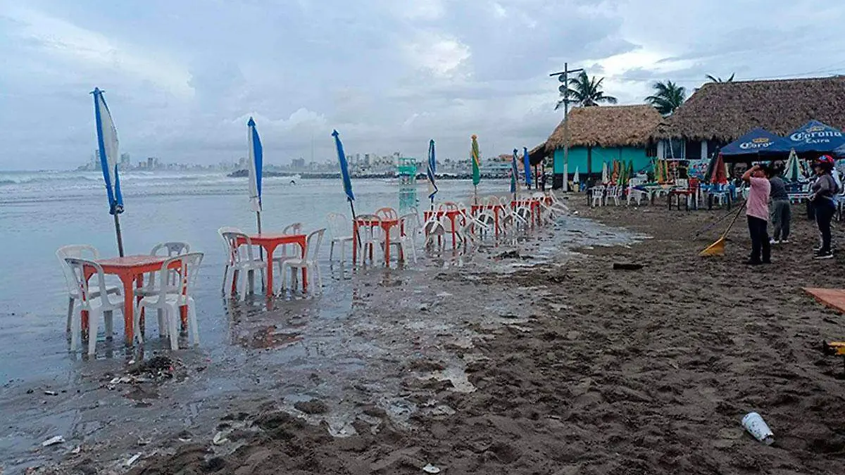 Tormenta-Alberto-deja-marea-alta-en-Veracruz