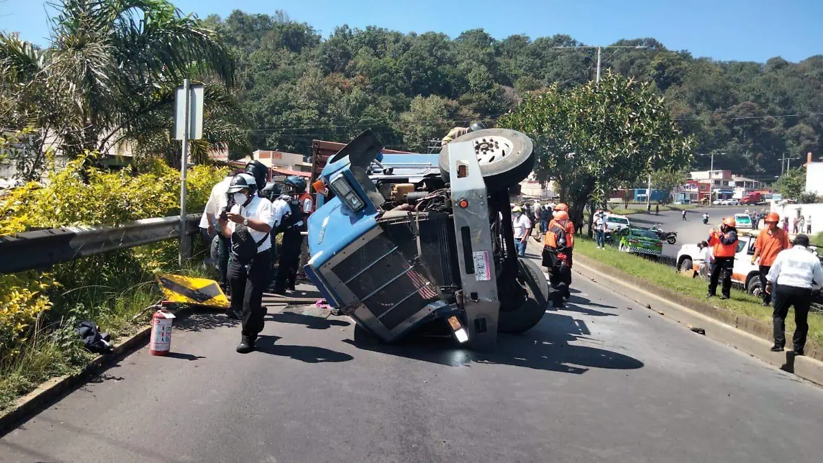 Tráiler volcó