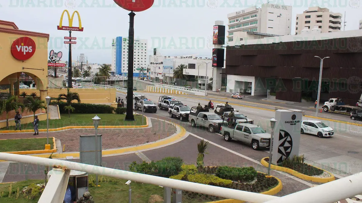 Operativo-militar-y-de-seguridad-del-Estado-en-plaza-Americas-de-boca-del-Rio-12