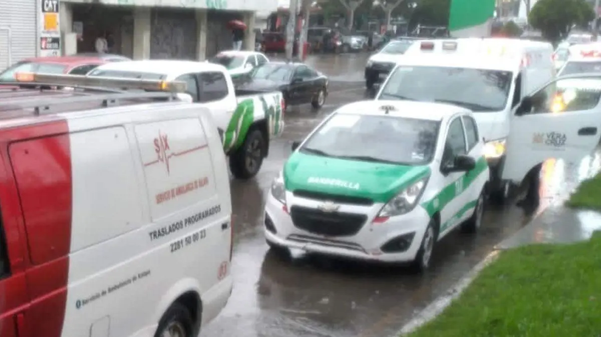 Accidente-ambulancia-y-taxi