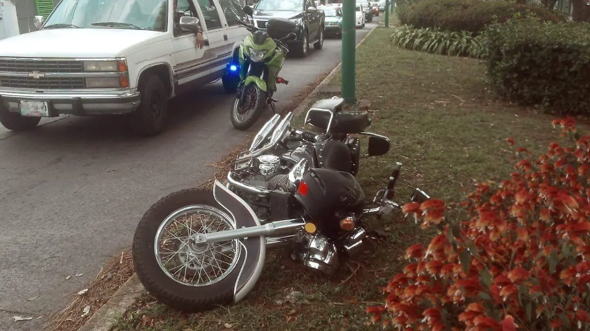 Motociclista chocó
