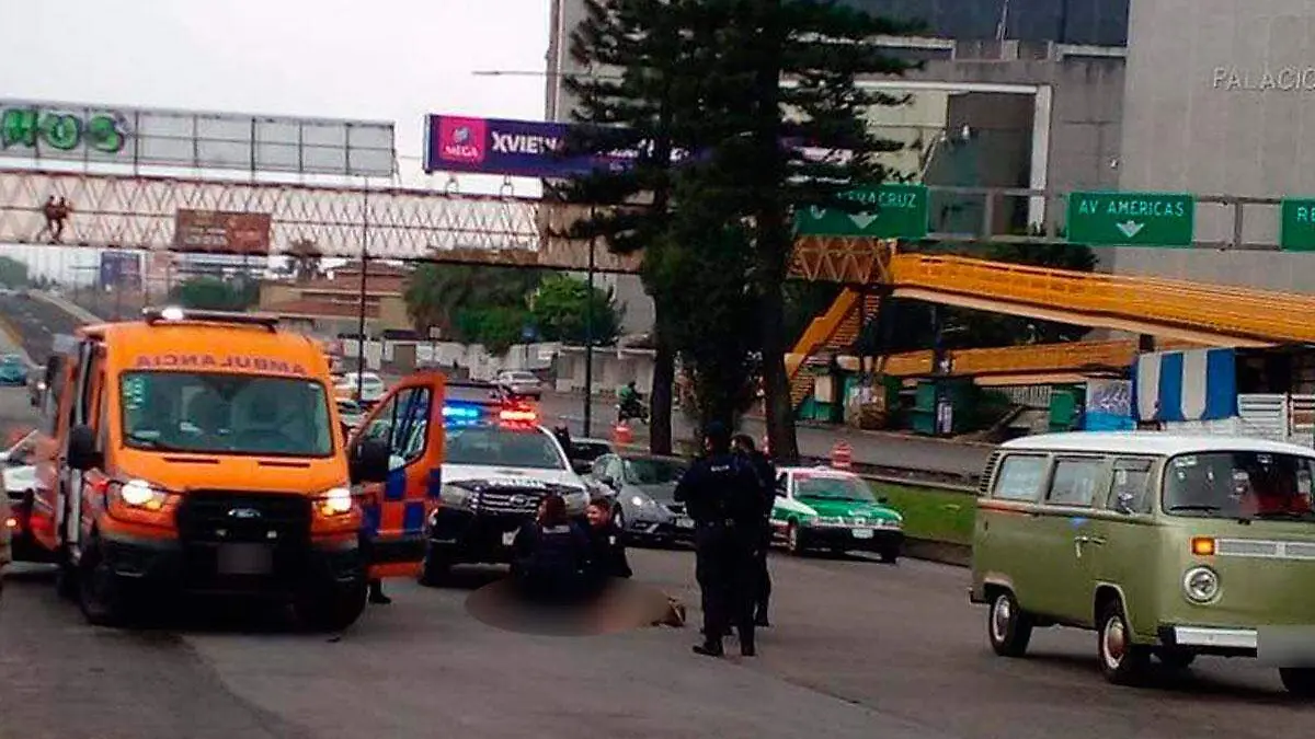 Mujer-golpeada-por-taxi-en-Xalapa