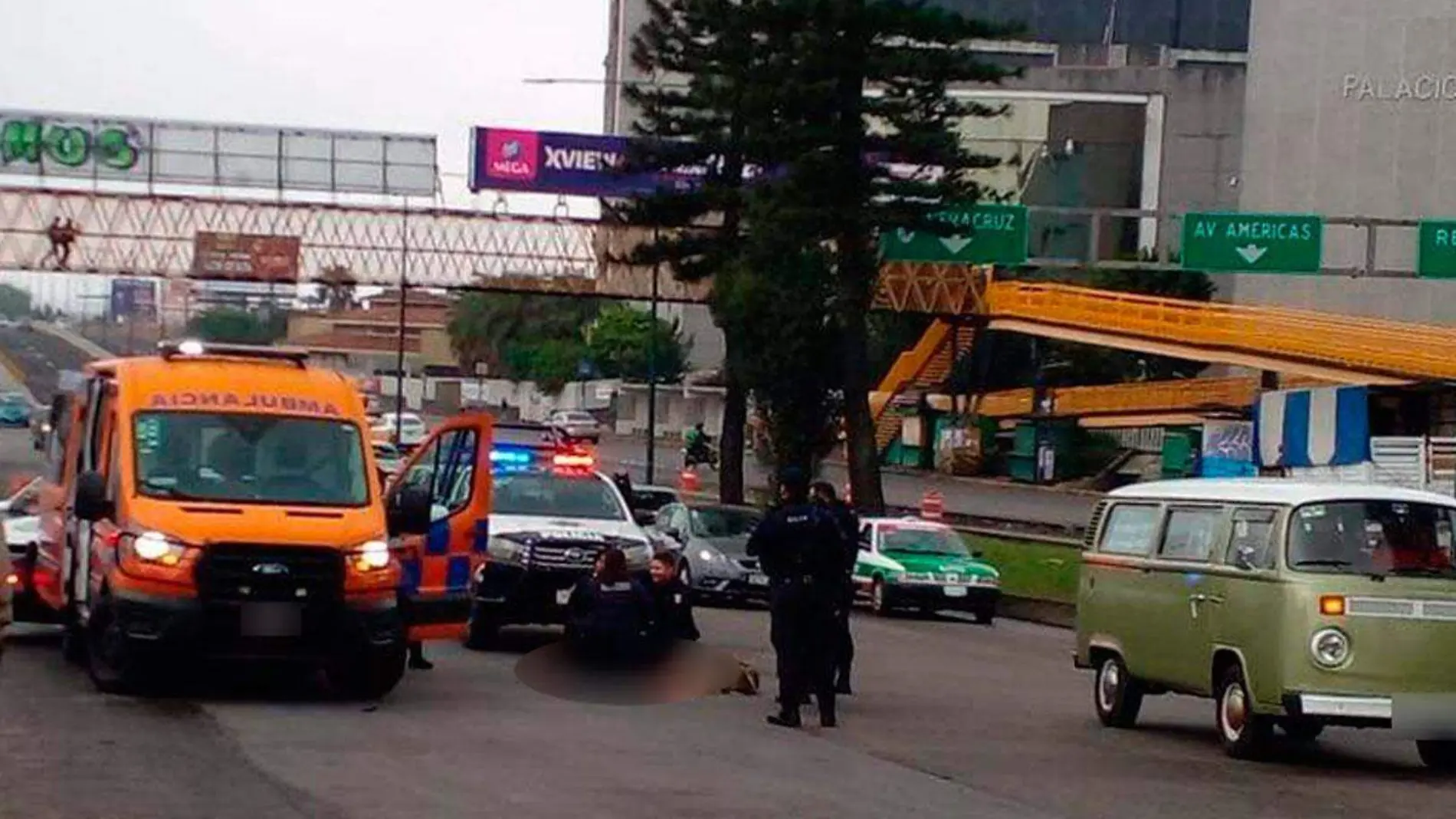 Mujer-golpeada-por-taxi-en-Xalapa