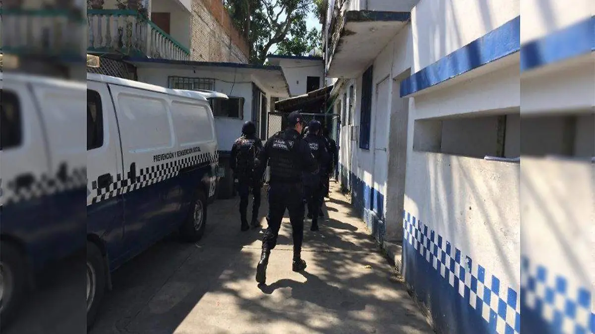 Policías detenidos