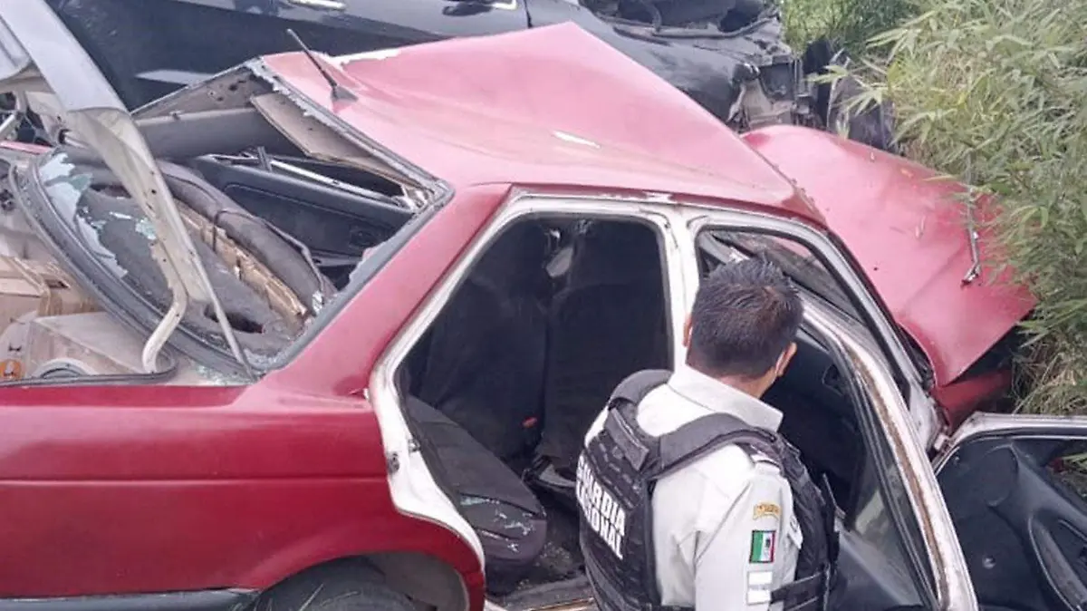 Aparatoso-accidente-sobre-la-carretera-de-joya-chica