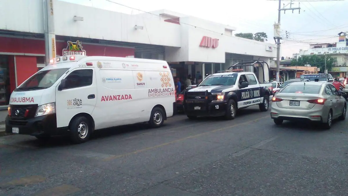 muere en terminal de autobus