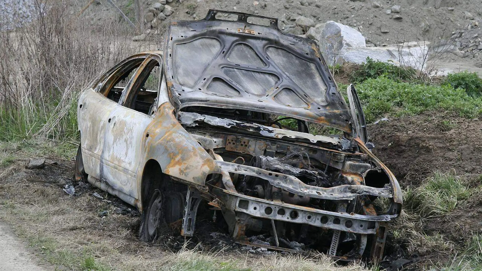 car-after-fire-gffc9d7bef_1280