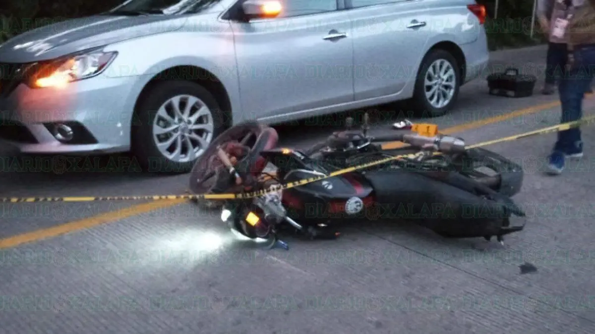 Motociclista-muere-tras-accidentarse-en-Coatepec