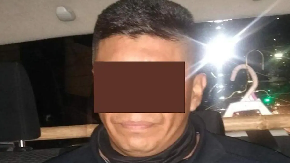 Policía detenido