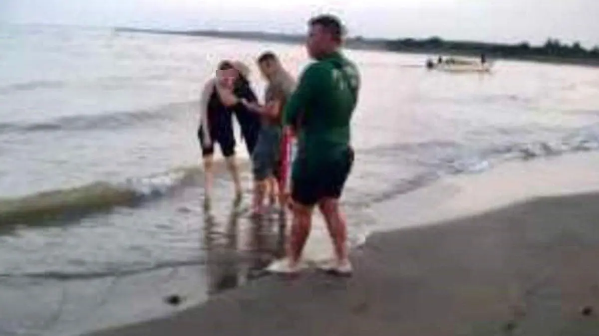 Mujer-casi-se-ahoga-en-playa-chachalacas
